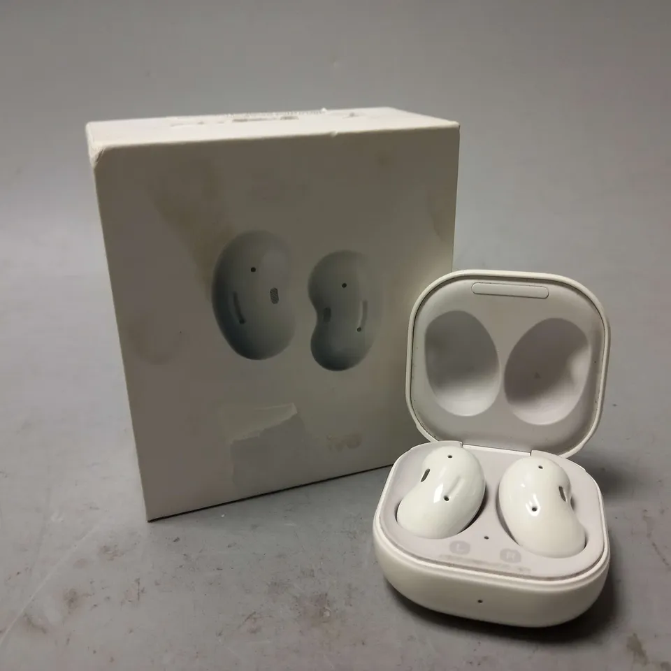 BOXED SAMSUNG GALAXY BUDS LIVE IN WHITE