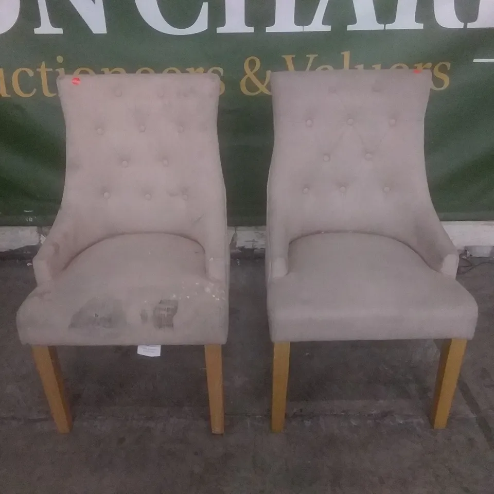 SET OF 2 NEW DUKE OATMEAL FABRIC BUTTON BACK DINING CHAIRS (OAK LEG)