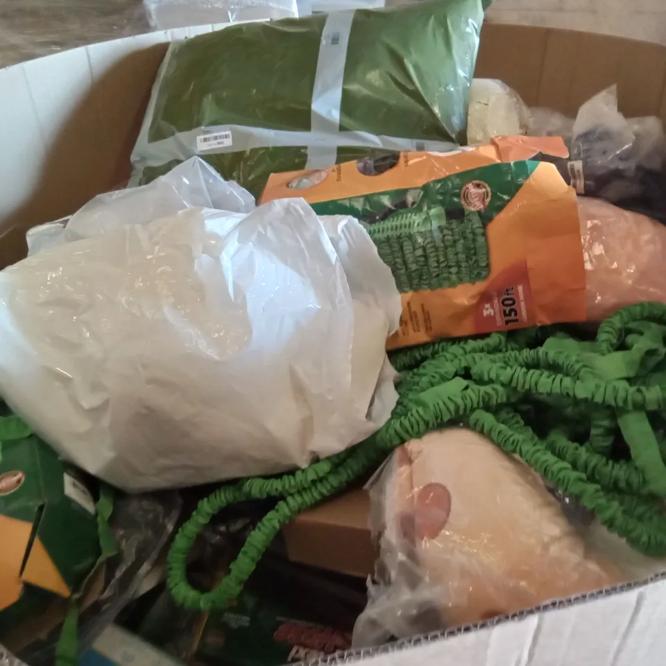 PALLET OF ASSORTED ITEMS INCLUDING COMFORT CUSHION, 50FT GARDEN HOSE, LUXURY BEDDING, SOFSLEE PILLOW, TRUELOVE OUTDOOR PET HARNESS, CLEAR SHOWER CURTAIN