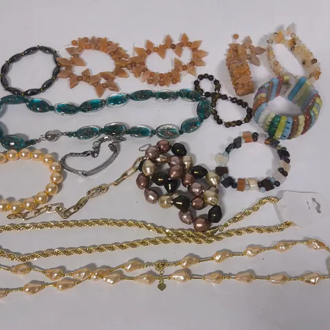 LOT OF 15 UNPACKAGED FASHION JEWELLERY ITEMS IN VARIOUS STYLES