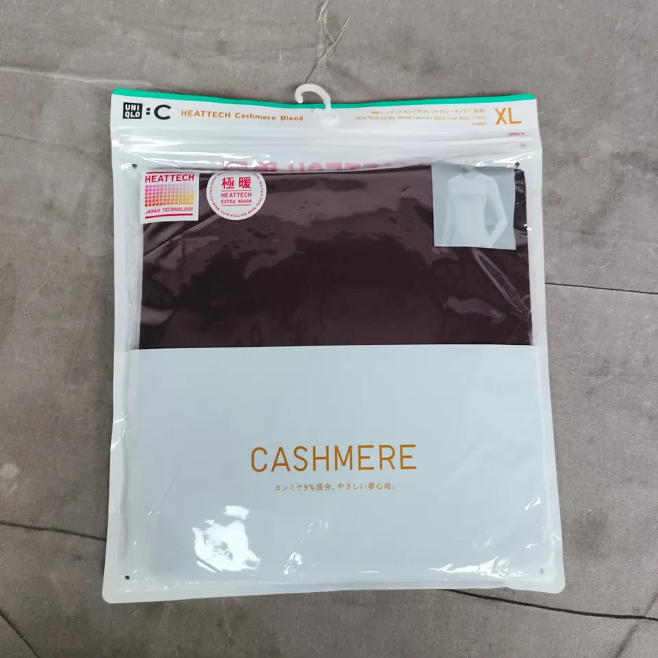 BAGGED UNIQLO CASHMERE BLEND HEATECH CREW NECK T-SHIRT - XL