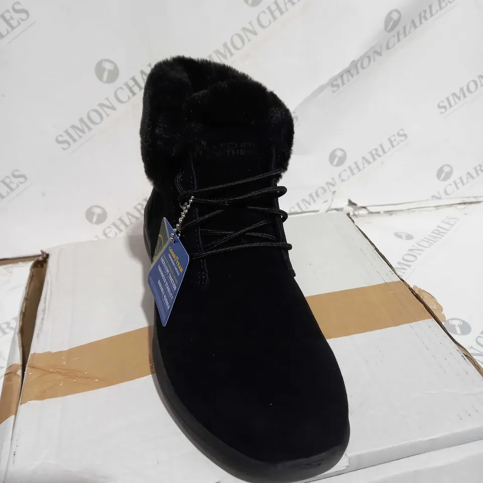 BOXED PAIR OF SKECHERS GO WALK SHOES IN BLACK SIZE 6