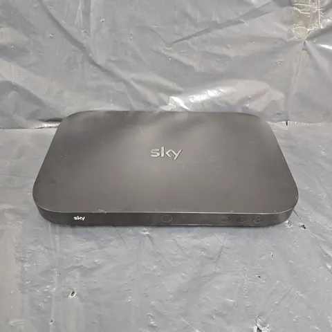 SKY Q BOX MODEL ES130