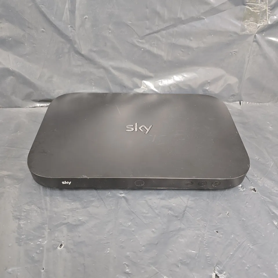 SKY Q BOX MODEL ES130