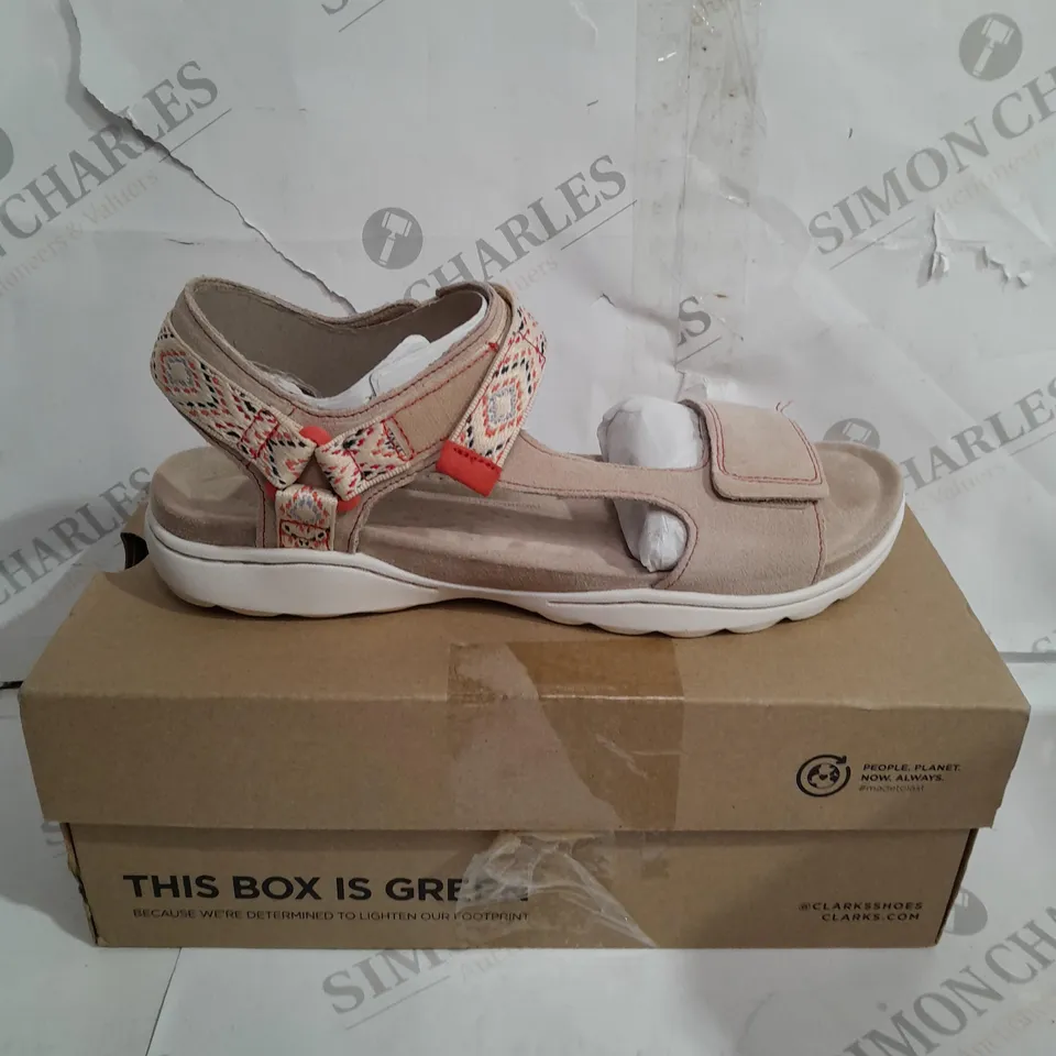 BOXED CLARKS AMANDA STEP IN SANDALS - UK 6
