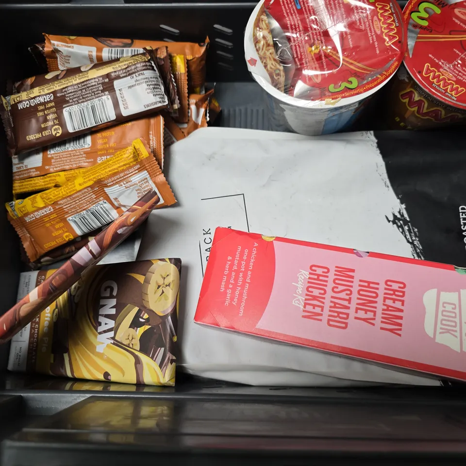 APPROXIMATELY 10 ASSORTED FOOD & DRINK ITEMS TO INCLUDE - PACT COFFEE CAFEINA CERRADAO , GALAXY MINSTRELS ETC