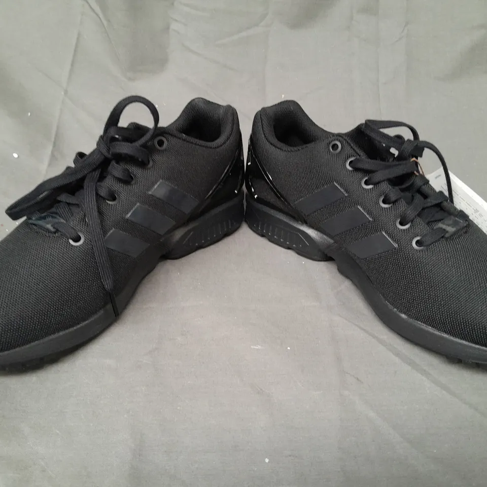 BOXED PAIR OF ADIDAS ZX FLUX TRAINERS IN BLACK UK SIZE 8.5