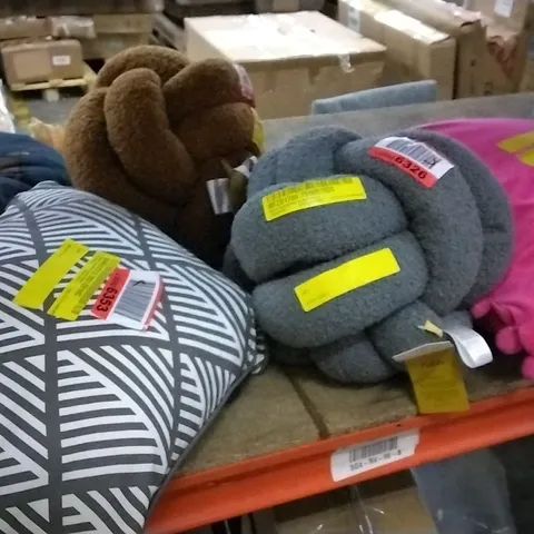 SIX ASSORTED SCATTER CUSHIONS