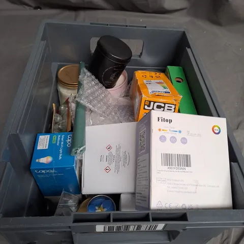 TOTE OF APPROX 20 HOUSEHOLD ITEMS TOO INCLUDE CANDLES AND LIGHTBULBS