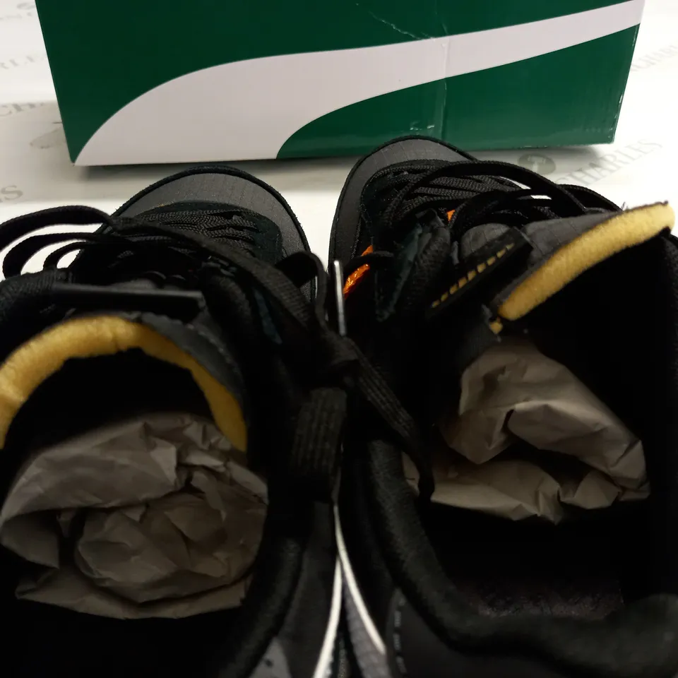 BOXED PAIR OF PUMA RIDER DISPLACED TRAINERS - UK 10