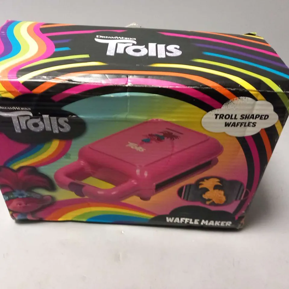 BOXED TROLLS WAFFLE MAKER