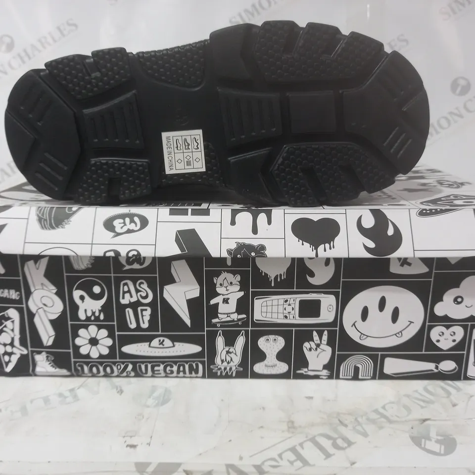 BRAND NEW BOXED PAIR OF KOI VEGAN LEATHER TALWAR CHUNKY STOMPER BOOTS IN BLACK UK SIZE 3