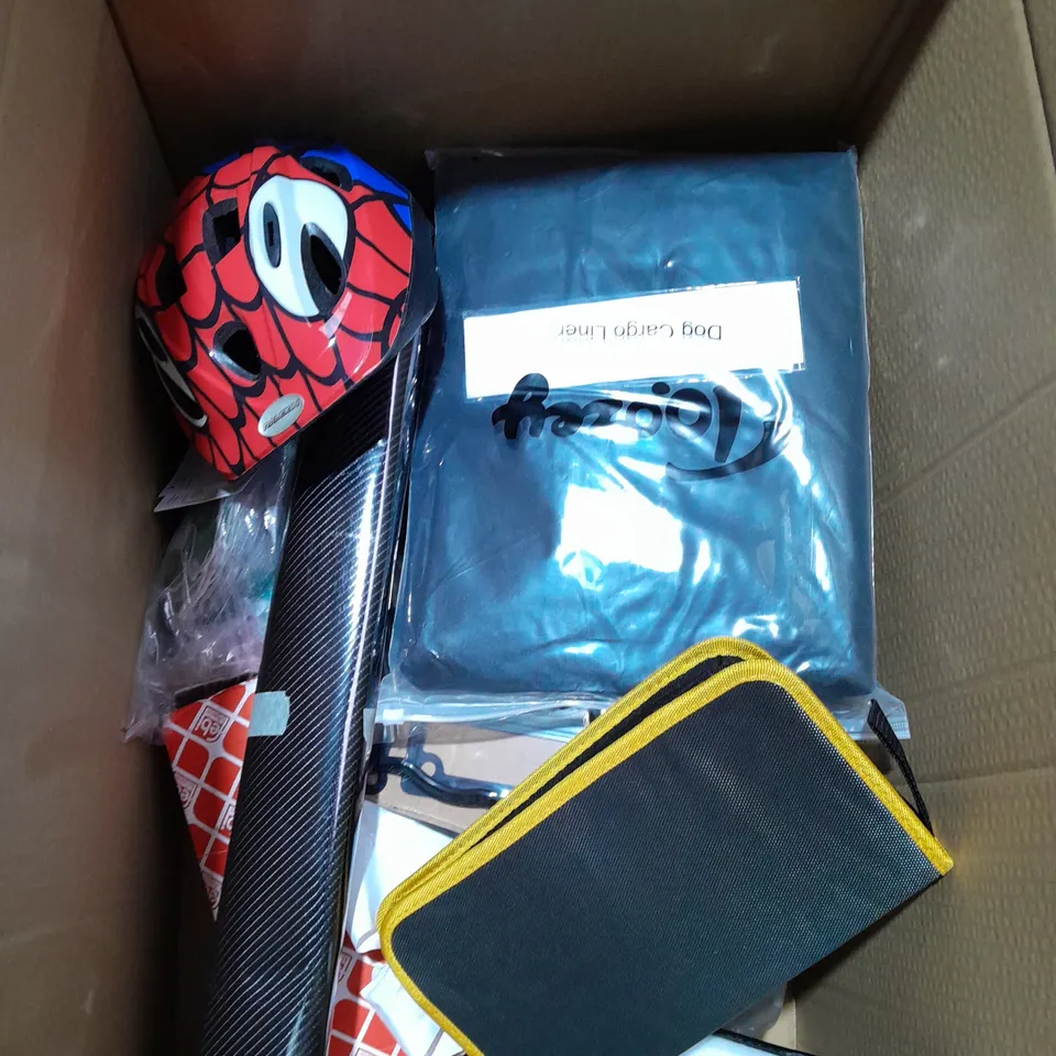 BOX OF APPROXIMATELY 10 ITEMS TO INCLUDE HI-SPEC TOOL SET, TOOZEY DOG CARGO LINER, HELMET ETC