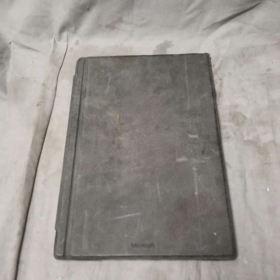 TABLET WITH KEYBOARD CASE