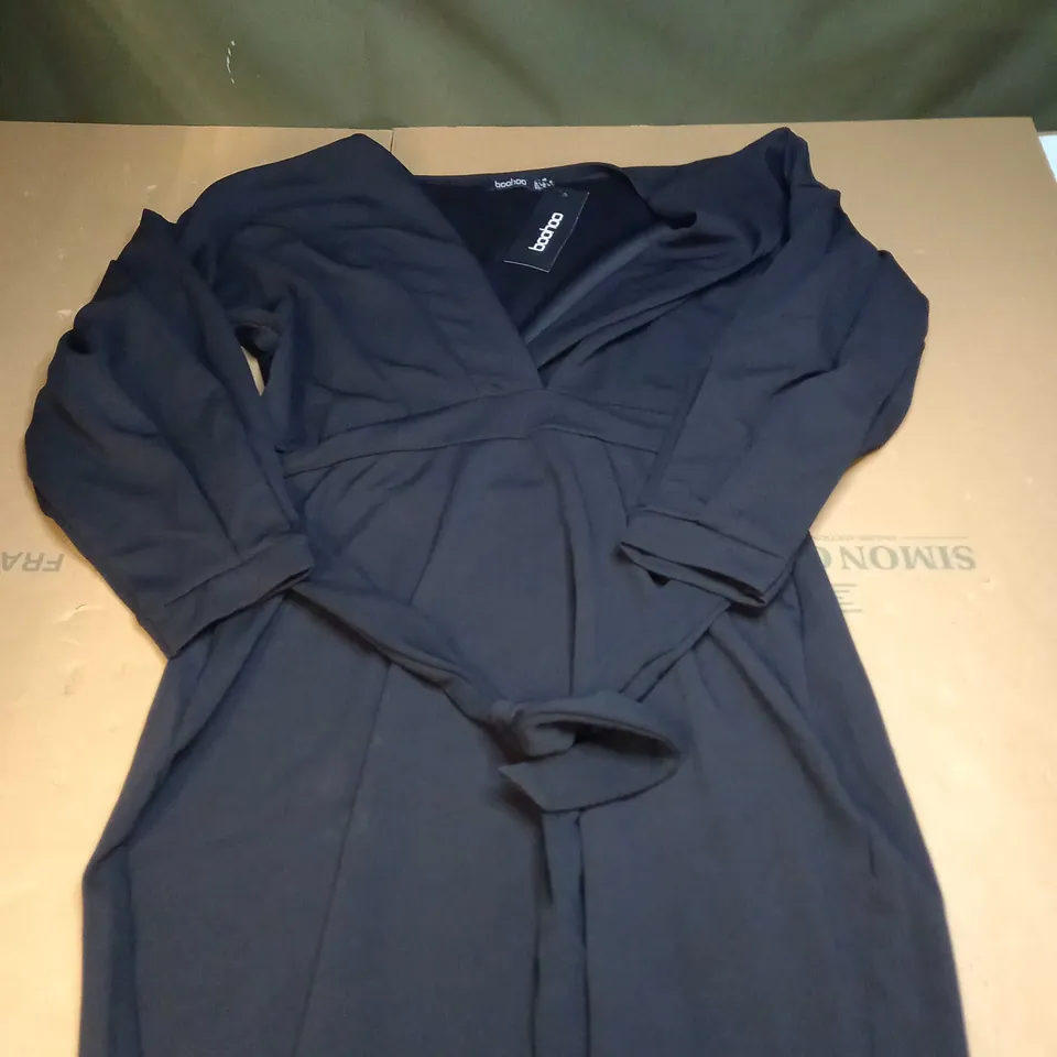 BOOHOO OFF THE SHOULDER WRAP MIDI DRESS BLACK - SIZE 18