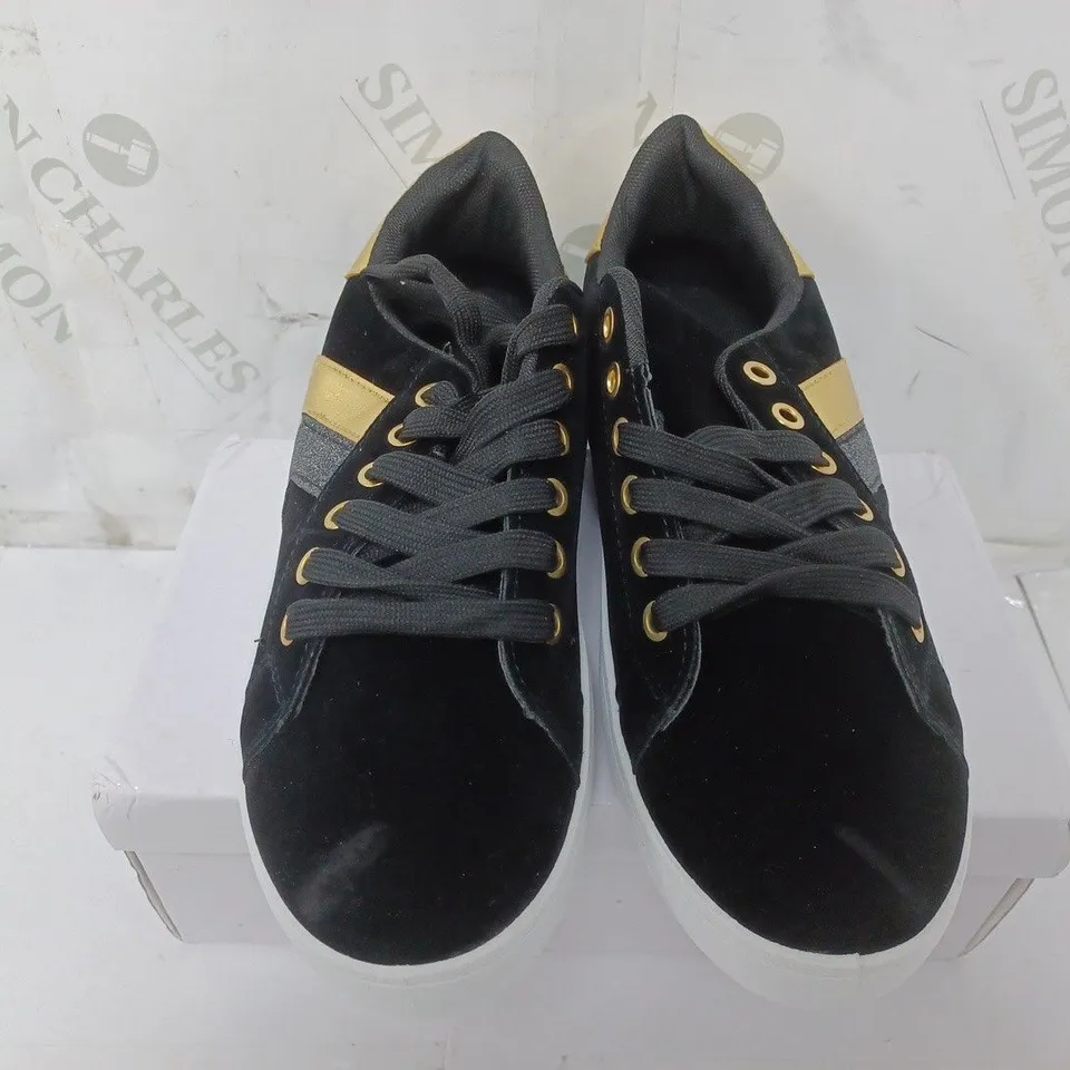 BOXED PAIR OF KS-508 LACE UP TRAINERS IN BLACK/GOLD/SILVER - SIZE 38