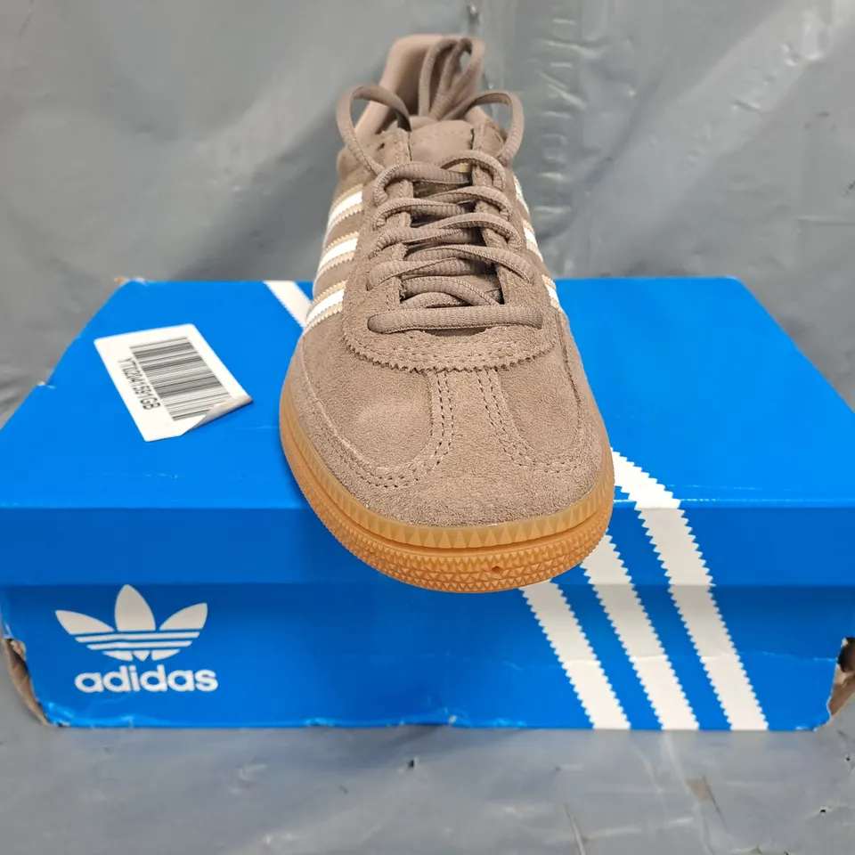 BOXED PAIR OF ADIDAS HANDBALL SPEZIAL J SHOES IN TAUPE SIZE UK 4