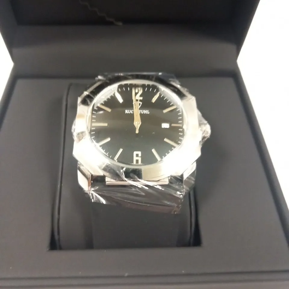 MEN’S RUCKSTUHL R180 WATCH – DATE FUNCTION – BLACK DIAL – CURVED SCRATCH RESISTANT CRYSTAL GLASS – RUBBER STRAP 