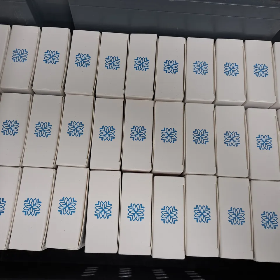 APPROXIMATELY 30 ASSORTED AURA BAR BY CRYSTAL PRIME E-CIGARETTE AND VAPE ITEMS