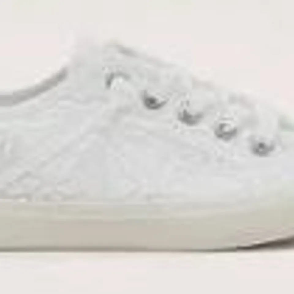 BOXED PAIR OF WOMENS BLOWFISH TRAINERS - UK SIZE 7