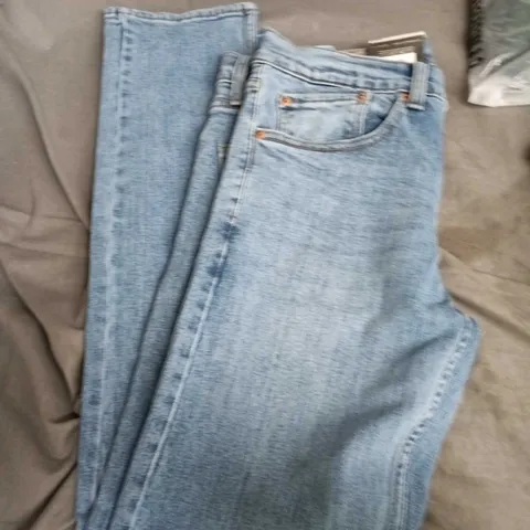 LEVI'S DENIM JEANS – LIGHT WASH SLIM FIT - SIZE 32 X 30