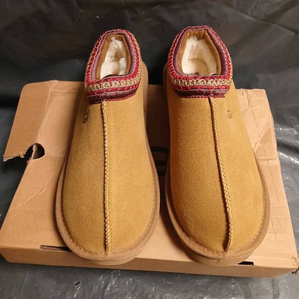 UGG WOMEN'S SUEDE MOCCASIN BOOTS WITH SHEARLING – TAN, UK 6 (US 8, EU 39)