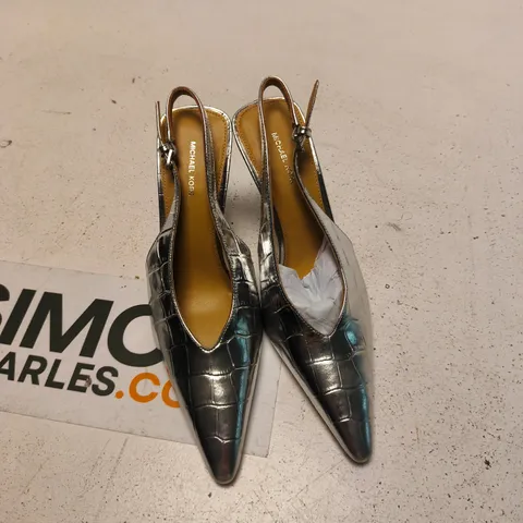 MICHAEL KORS WOMEN'S SILVER CROC-EMBOSSED SLINGBACK HEELS β UK 4 (US 6)