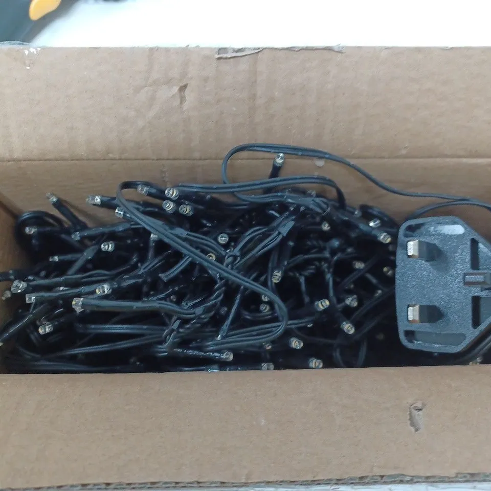 BOXED GARDEN REFLECTIONS OUTDOOR CASCADING LED CLUSTER LIGHT STRAND WITH 8 FUNCTIONS