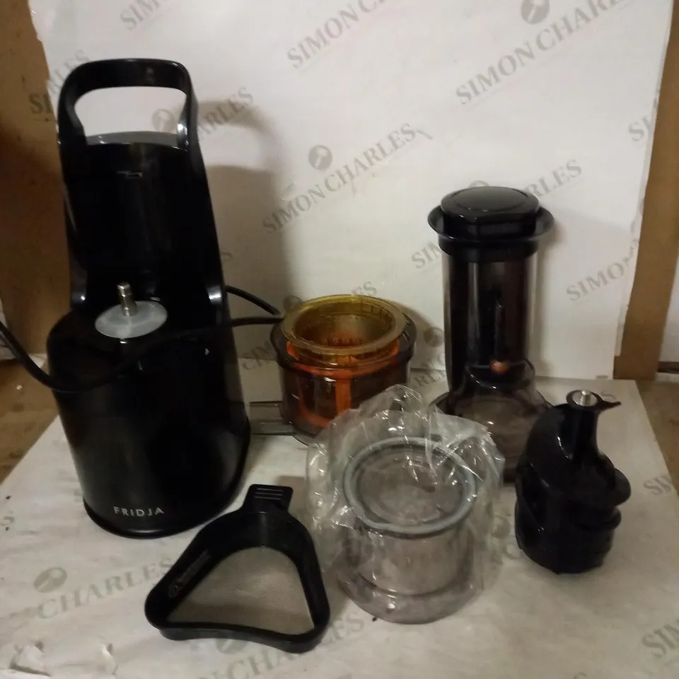 FRIDJA MASTICATING JUICER - BLACK (F1900)