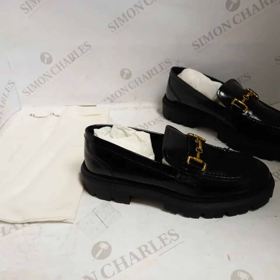 MASSIMO DUTTI BLACK SIZE UK 5 MOSCASIN CON METALICA PISO SUPER TRACK 