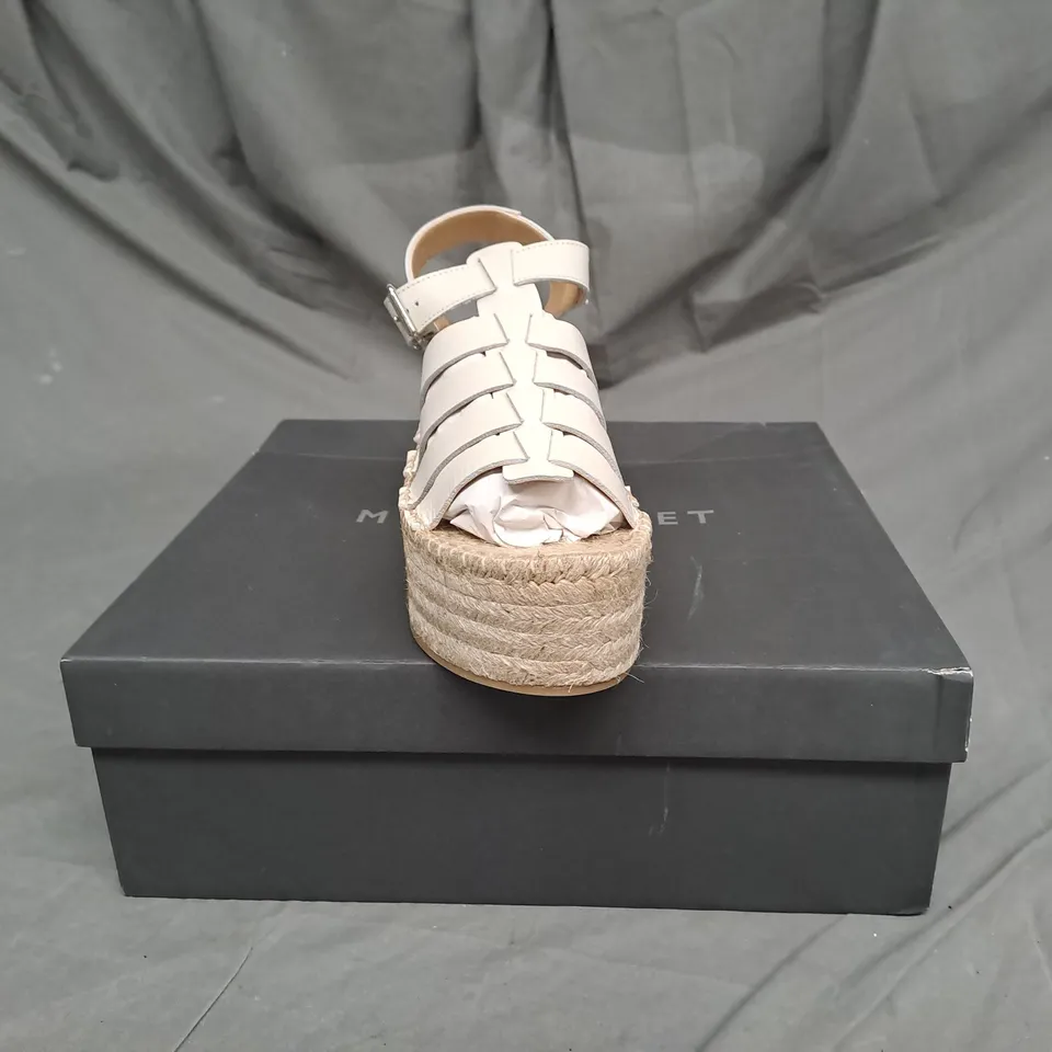 BOXED PAIR OF MINT VELVET SYD STONE LEATHER FLATFORMS IN CREAM SIZE 5