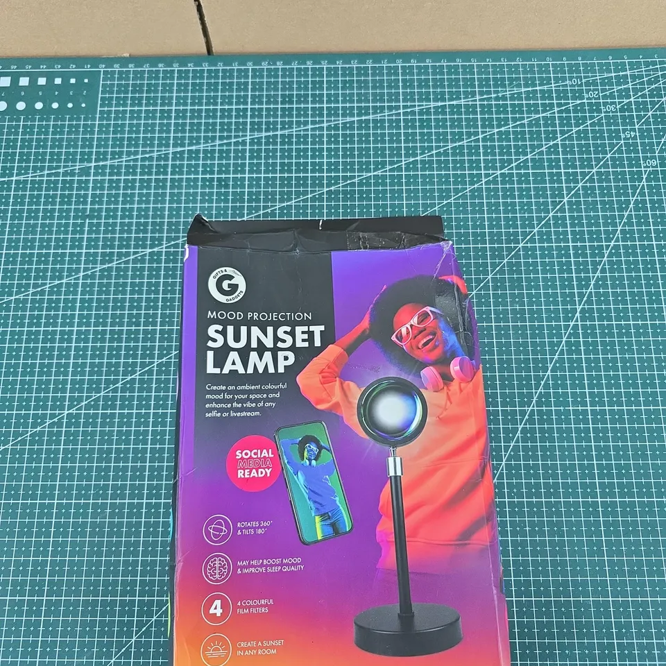 MOOD PROJECTION SUNSET LAMP – AMBIENT DESK LAMP WITH 4 COLOUR FILTERS