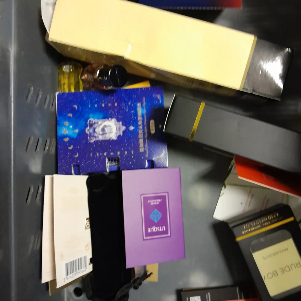 APPROXIMATELY 15 ASSORTED PERFUME/AFTERSHAVE PRODUCTS TO INCLUDE WARM KISS, CITRON AQUA, RUDE BOY ETC - COLLECTION ONLY 