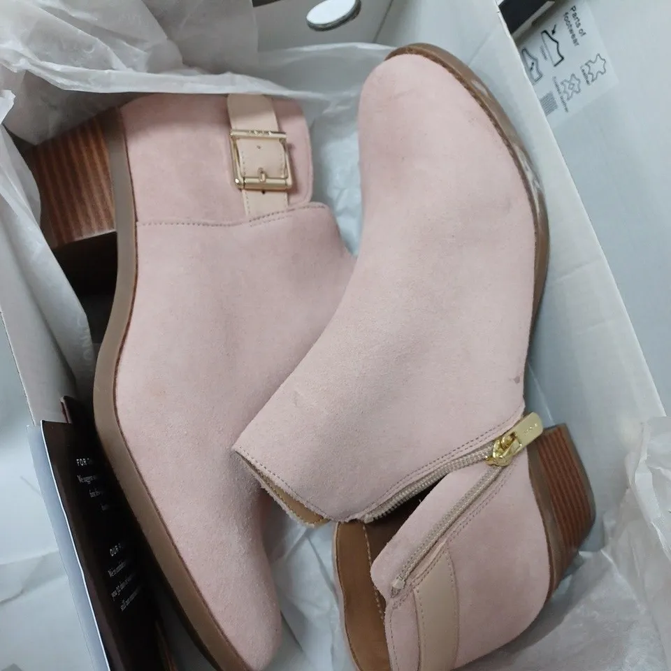BOXED VIONIC ORTHOTIC MILLIE ANKLE BOOTS W/ FMT TECHNOLOGY, BLUSH - SIZE 5 