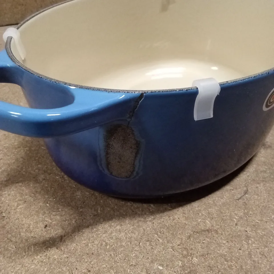 BOXED LE CREUSET SIGNATURE OVAL CASSEROLE/OVEN DISH, 27cm