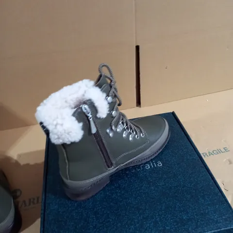 EMU OKAB WATERPROOF BOOT SIZE 5 