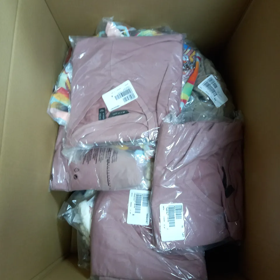 APPROXIMATELY 20 ASSORTED LADIES CLOTHING IN VARIES SIZES, COLOURS AND STYLES