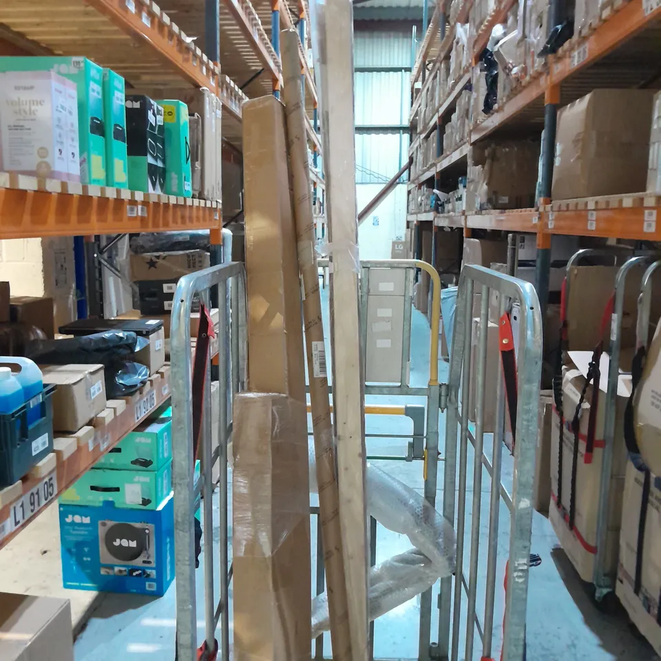 LOT OF 8 ASSORTED ITEMS TO INCLUDE WOODEN GATE, CURTAIN POLE, SUPPORT BAR AND GREY BLIND FABRIC