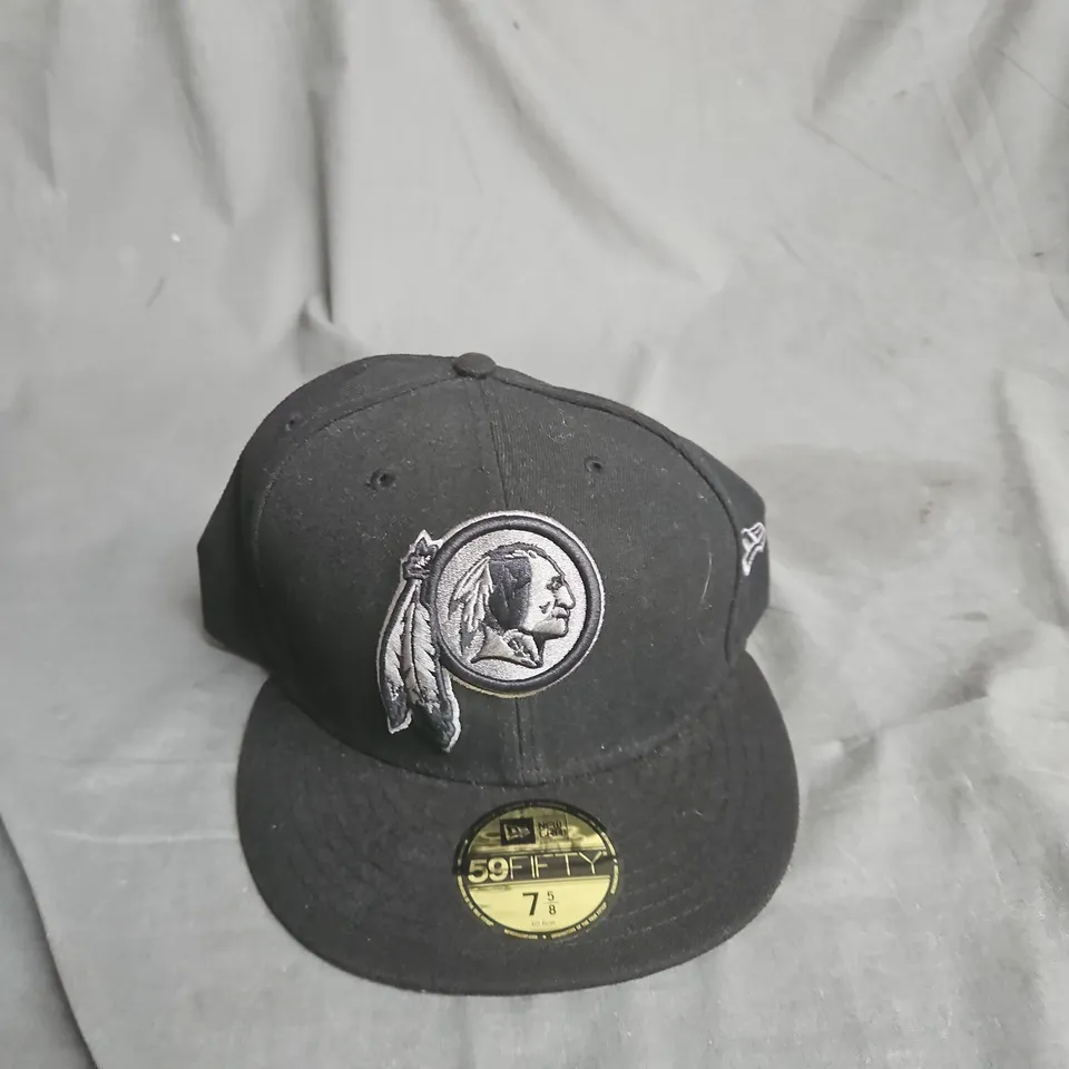 WASHINGTON REDSKINS BLACK 59FIFTY FITTED CAP WITH NATIVE AMERICAN HEAD LOGO PATCH (US 7 1/8)