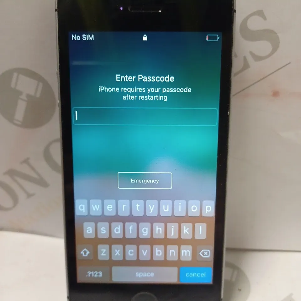 APPLE IPHONE SE SMARTPHONE