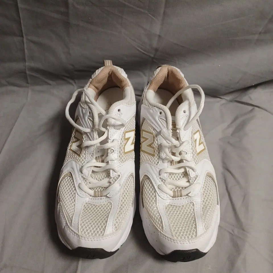 UNBOXED PAIR OF NEW BALANCE 530 TRAINERS – UK SIZE 4