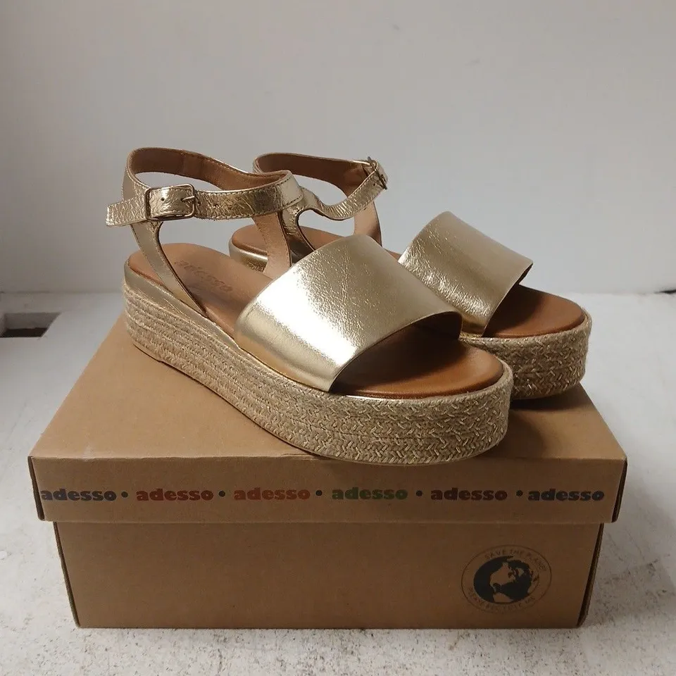 ADESSO GOLD PLATFORM SANDALS – 6