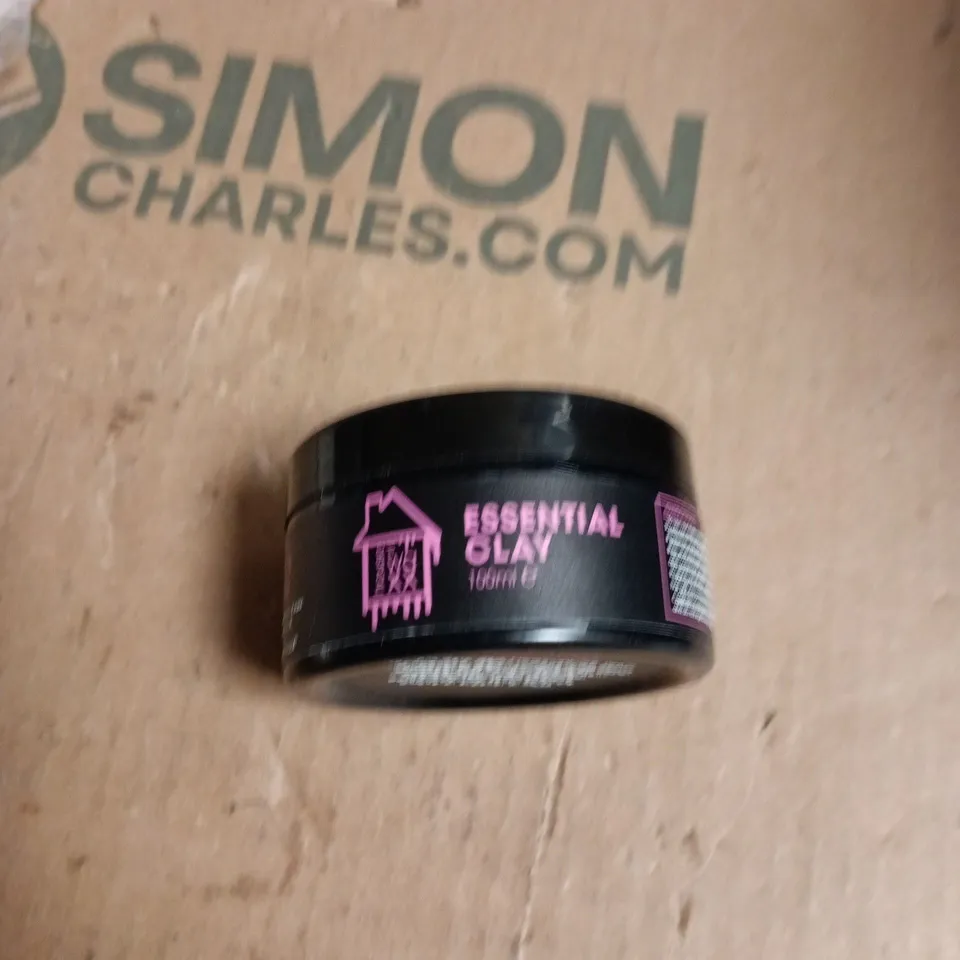 APPROXIMATELY 20 ASSORTED COSMETIC ITEMS INCLUDING BERGAMOT CEDARWOOD SHOWER GEL , REAL HAIR FIBERS AND HOUSE OF WAX ESSENTIAL CLAY 