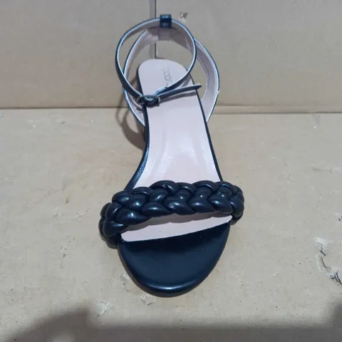 BOXED PAIR OF BOOHOO HEELS IN BLACK EU SIZE 38