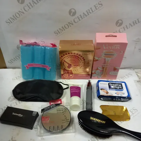 BOX OF APPROXIMATELY 20 ASSORTED HEALTH AND BEAUTY PRODUCTS TO INCLUDE BREATHE RIGHT STRIPS, VENUS RAZOR, DENMAN BRUSH ETC