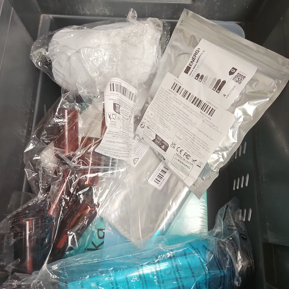 APPROXIMATELY 15 ASSORTED HOUSEHOLD ITEMS TO INCLUDE FAN FLY REPELLER, PUKA PAD, WARDROBE DEHUMIDIFIER ETC