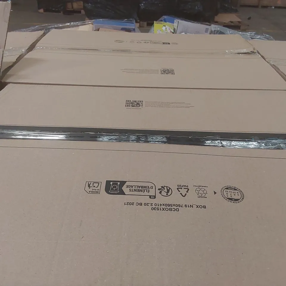 PALLET CONTAINING A VERY LARGE QUANTITY OF ASSORTED PHONE CASES/SCREEN PROTECTORS ECT