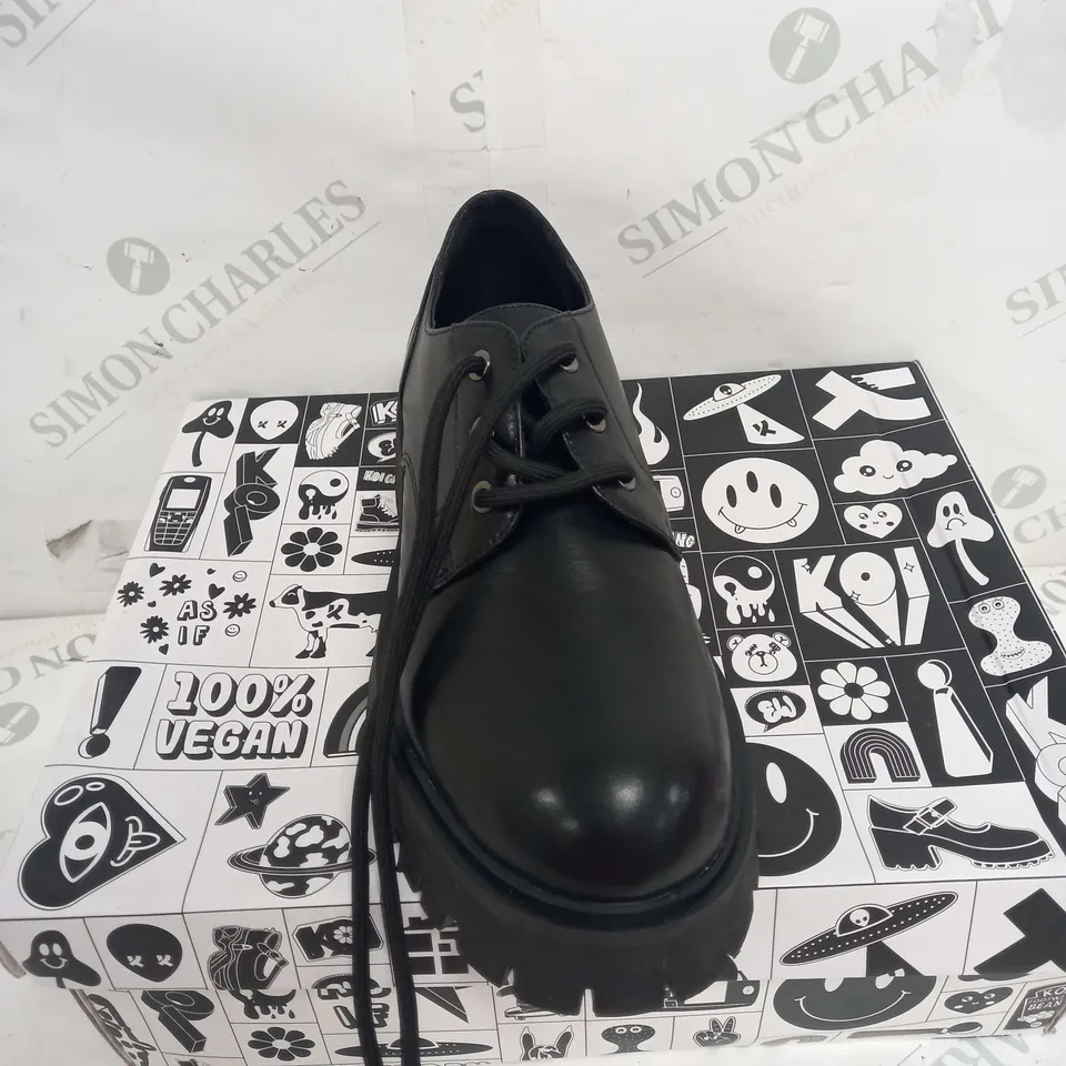 BOXED PAIR OF KOI FOOTWEAR PINEMOON LACE UP SHOES IN BLACK - SIZE 4