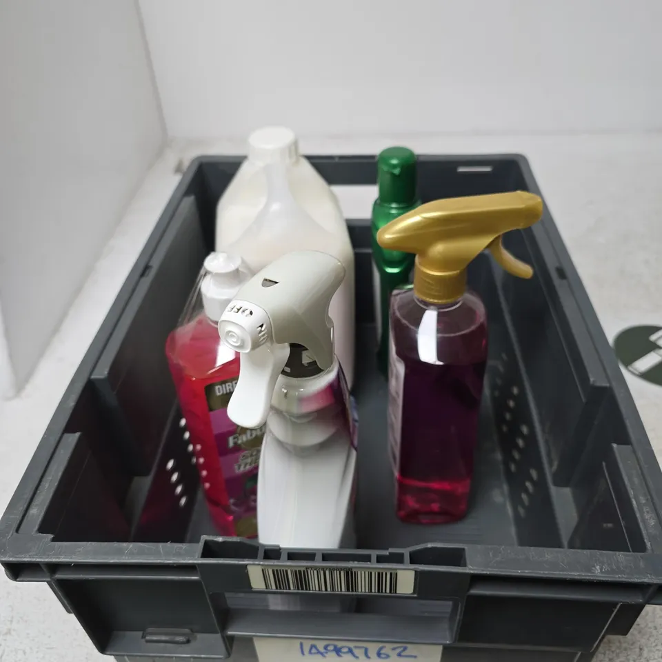 APPROXIMATELY 5 ASSORTED HOUSEHOLD LIQUIDS INCLUDING MULTI SURFACE CLEANER AND DETTOL MULTI PURPOSE CLEANER