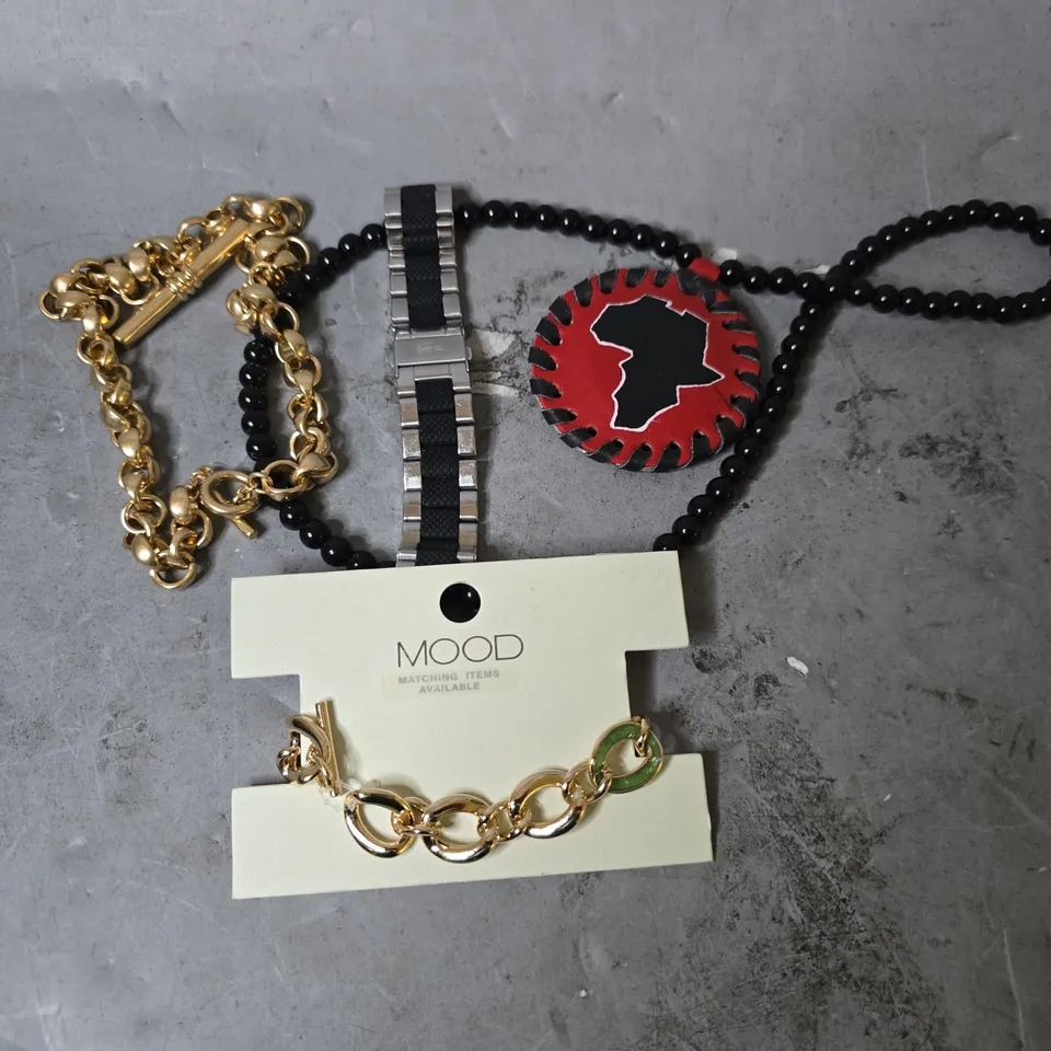 APPROXIMATELY 17 ASSORTED JEWELLERY ITEMS TO INCLUDE -WATCH STRAP , BRACELET , NECKLACE ETC